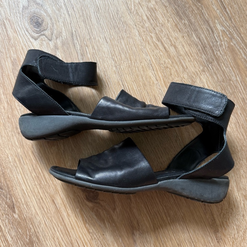 The Flexx Wedge Sandals - Picture 3 of 11